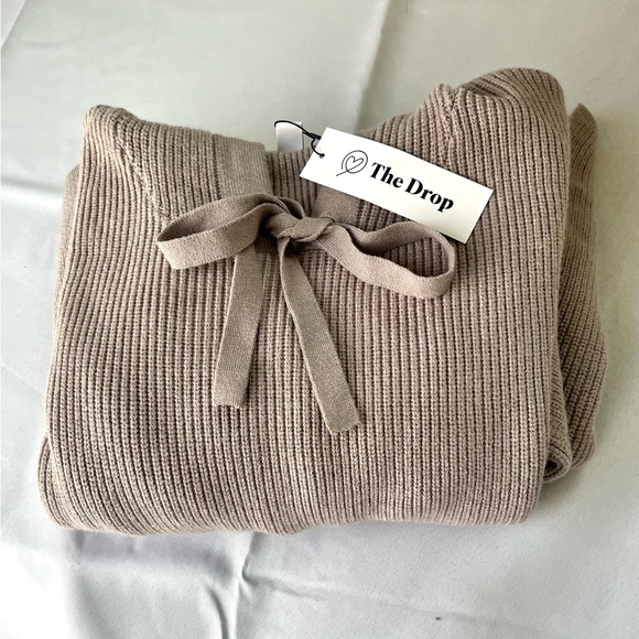 Women’s sweater dress. **EVERYTHING MUST GO, MOVING SALE** - Picture 4 of 4